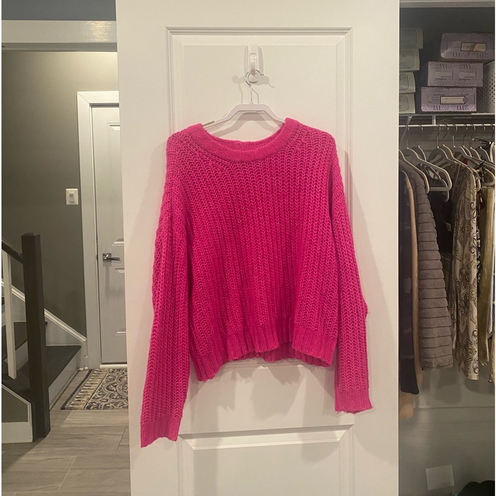 American Eagle pink knit sweater